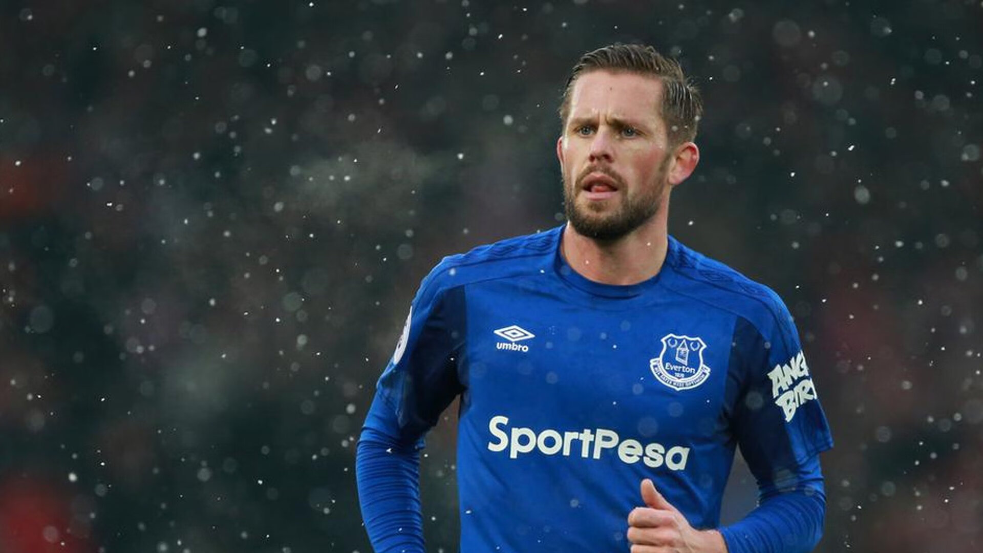 “高速直冲:直线冲刺让人血脉喷张”,跑高速直线行驶技巧