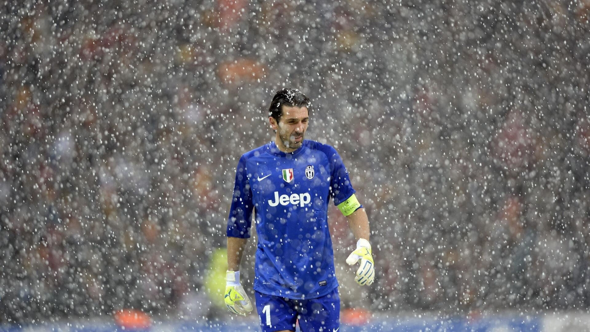 九游下载电脑版官网-赛场上的“绝佳配合”，欧冠中的团队协作艺术，欧冠战队